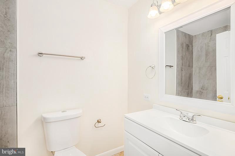 2043 Approach Lane Reston, VA 20191 - Photo 22 of 30 Bath