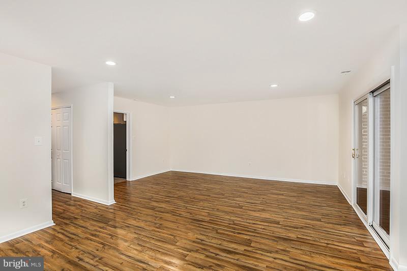 2043 Approach Lane Reston, VA 20191 - Photo 10 of 30 Living Room