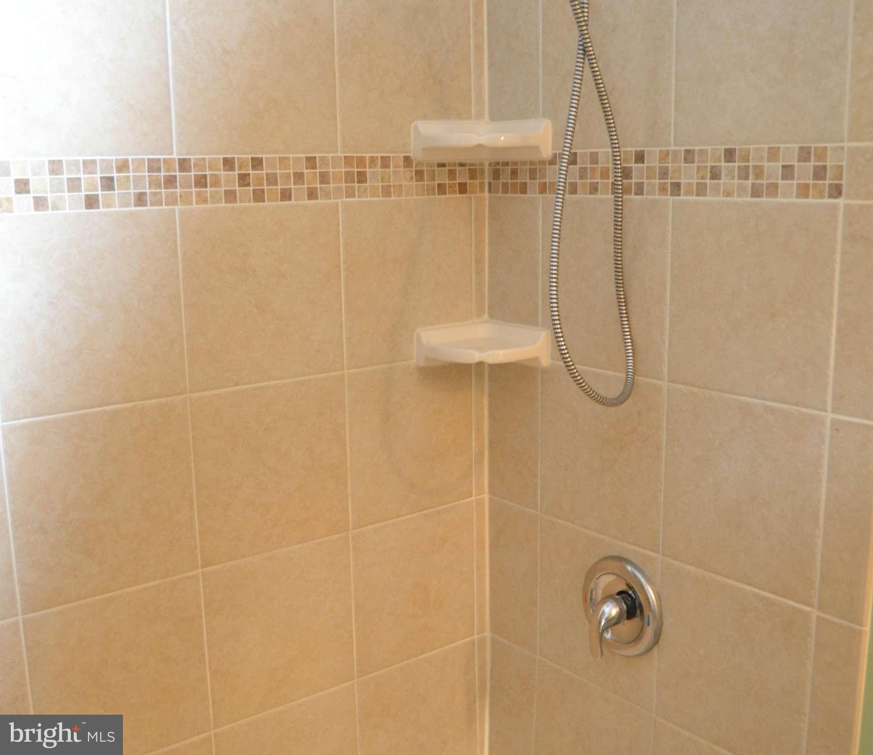 2415 Zion Road Baltimore, MD 21227 - Photo 11 of 24 Bath