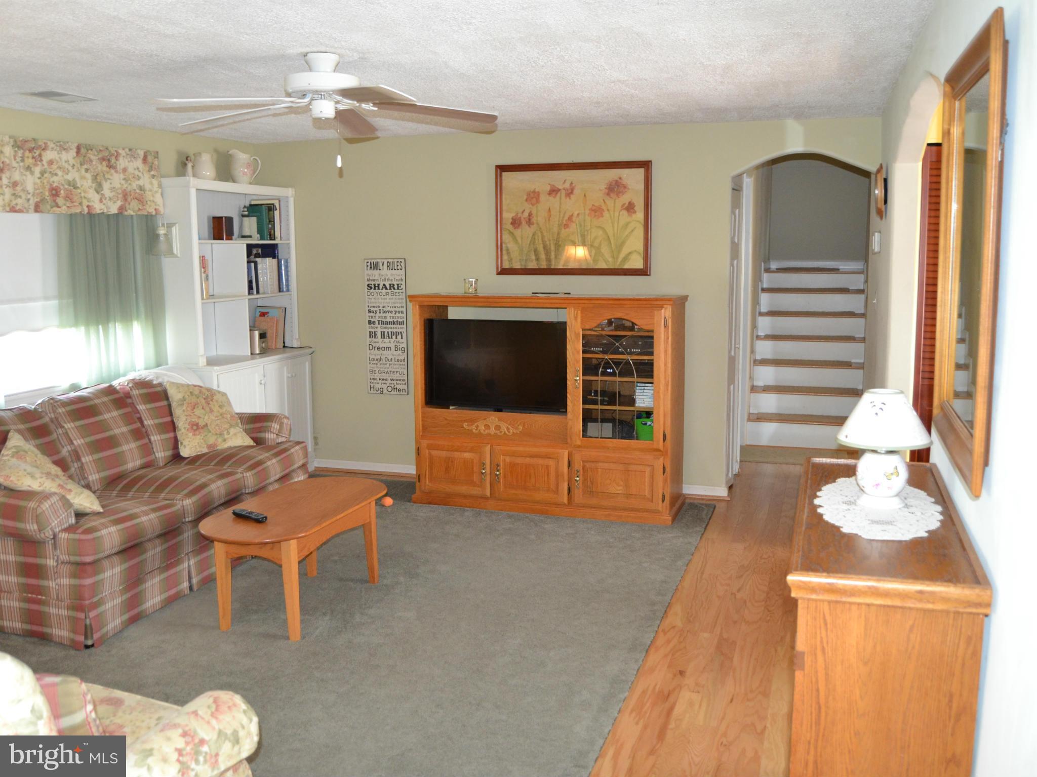 2415 Zion Road Baltimore, MD 21227 - Photo 4 of 24 Living Room