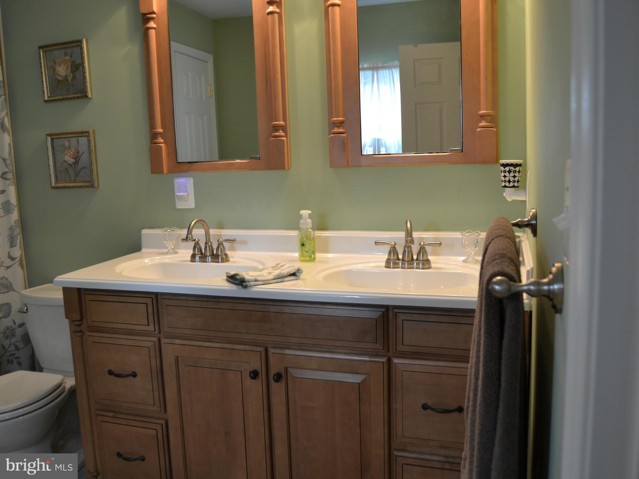 2415 Zion Road Baltimore, MD 21227 - Photo 10 of 24 Bath