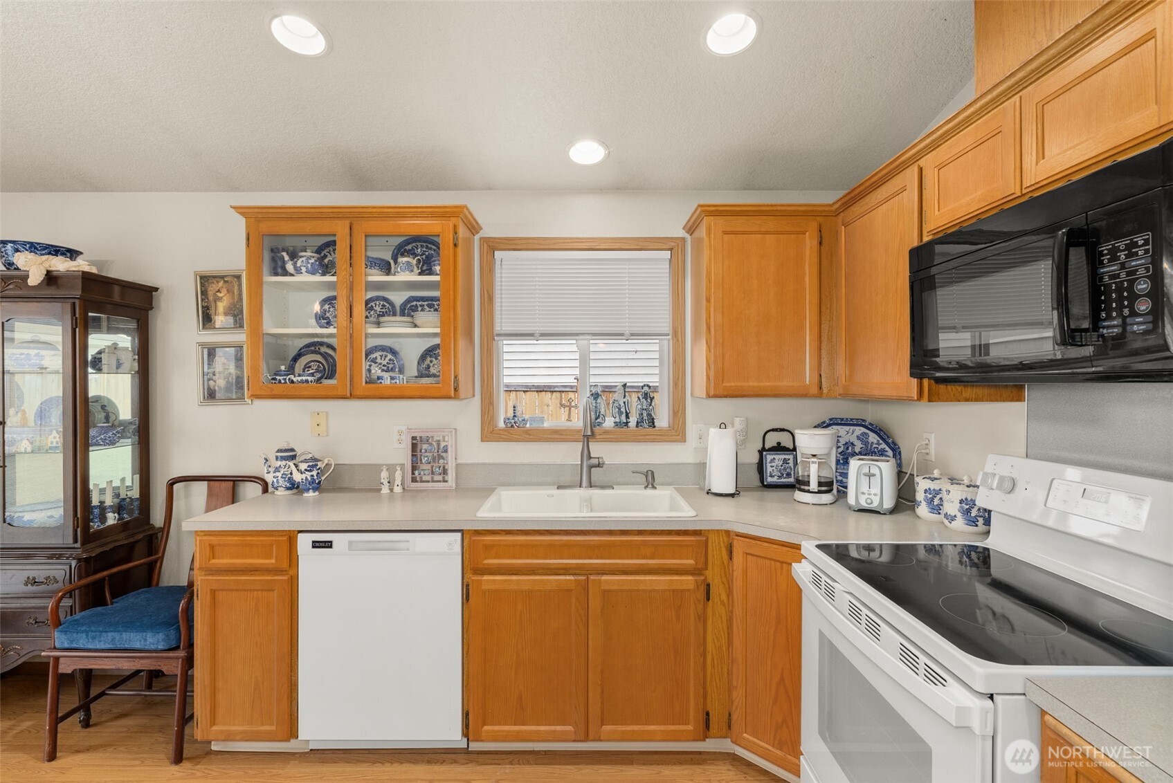 118 Rose Marie Drive Chehalis, WA 98532 - Photo 11 of 27 a kitchen with stainless steel appliances granite countertop a sink stove and cabinets