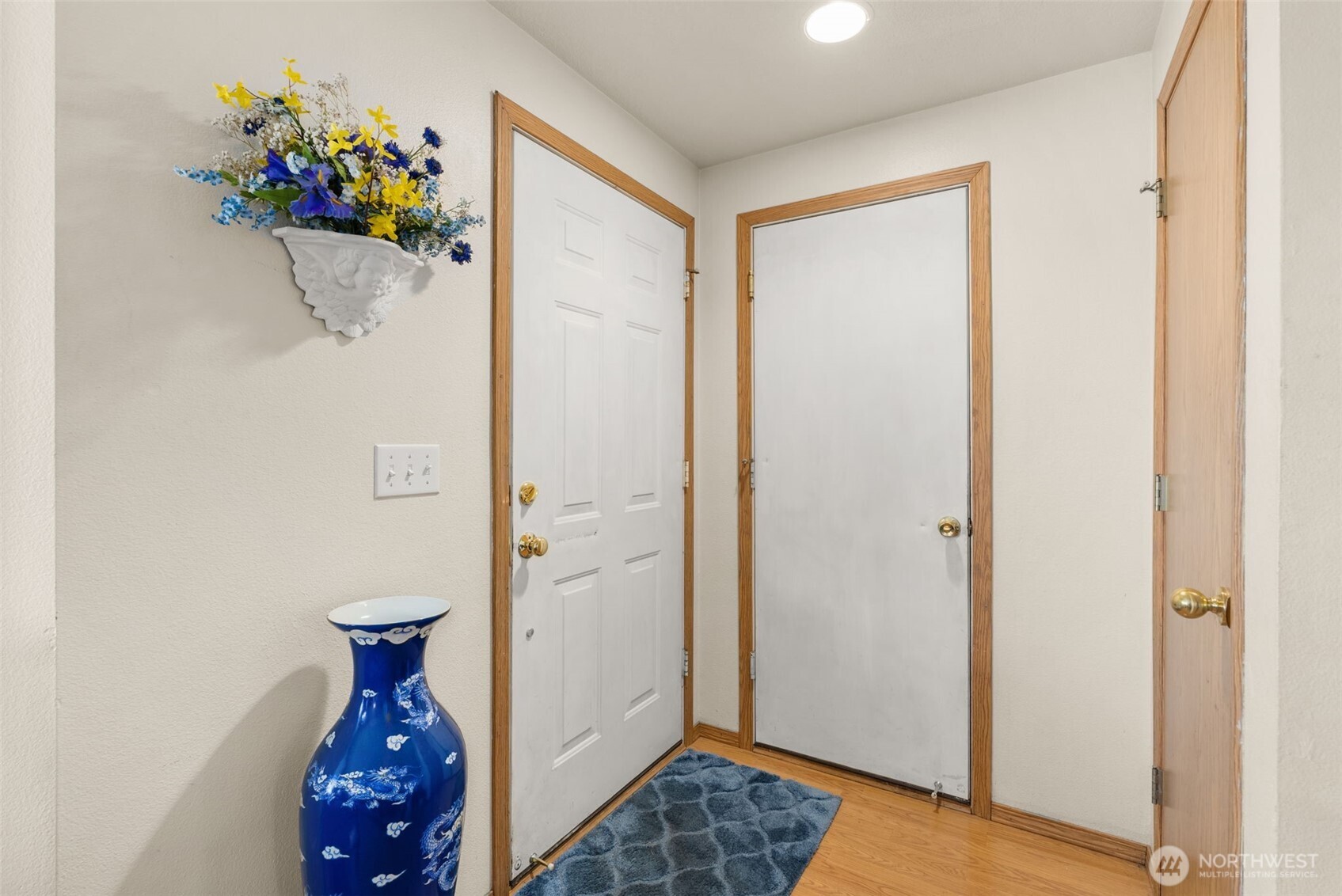 118 Rose Marie Drive Chehalis, WA 98532 - Photo 6 of 27 a view of entryway with wooden floor