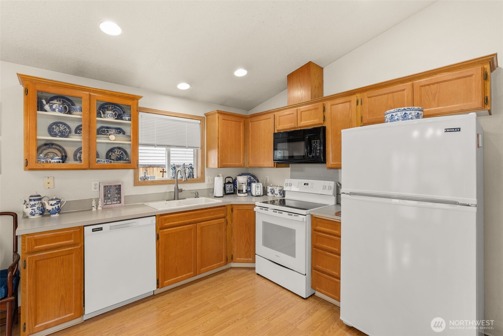 118 Rose Marie Drive Chehalis, WA 98532 - Photo 10 of 27 a white kitchen with sink and white appliances