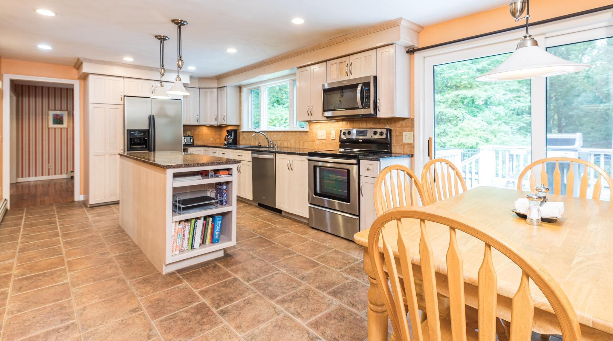 14 Dumbarton Oaks Road Stratham, NH 03885 - Photo 8 of 38