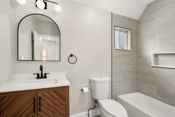 $2,500 | 5 Gayland Street, Unit 2, Boston, MA 02125