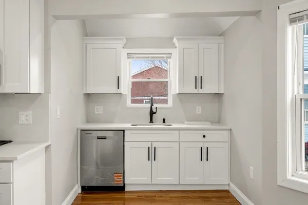 $2,500 | 5 Gayland Street, Unit 2, Boston, MA 02125