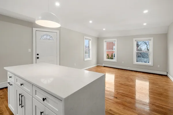 $2,500 | 5 Gayland Street, Unit 2, Boston, MA 02125