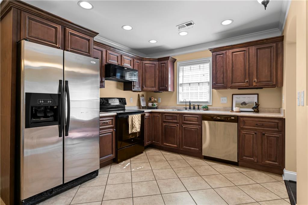 23 Walton Creek Drive Southwest Rome, GA 30165 - Photo 18 of 35 a kitchen with granite countertop stainless steel appliances a refrigerator sink microwave and cabinets
