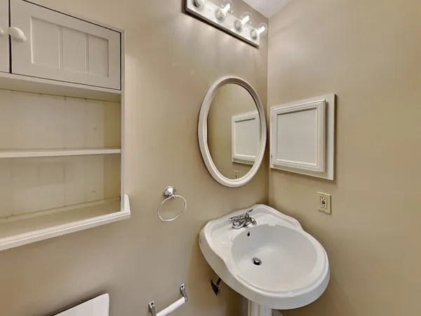 $1,975 | 410 Buoy Road, Houston, TX 77598