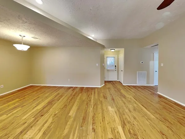 $1,975 | 410 Buoy Road, Houston, TX 77598