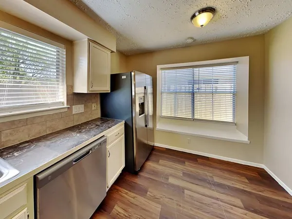 $1,975 | 410 Buoy Road, Houston, TX 77598