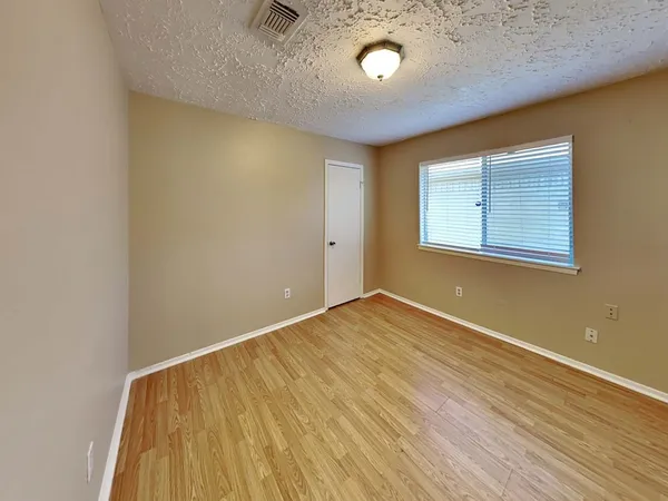 $1,975 | 410 Buoy Road, Houston, TX 77598