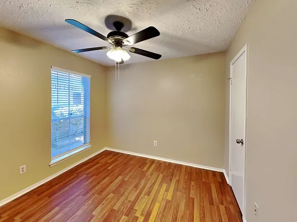 $1,975 | 410 Buoy Road, Houston, TX 77598