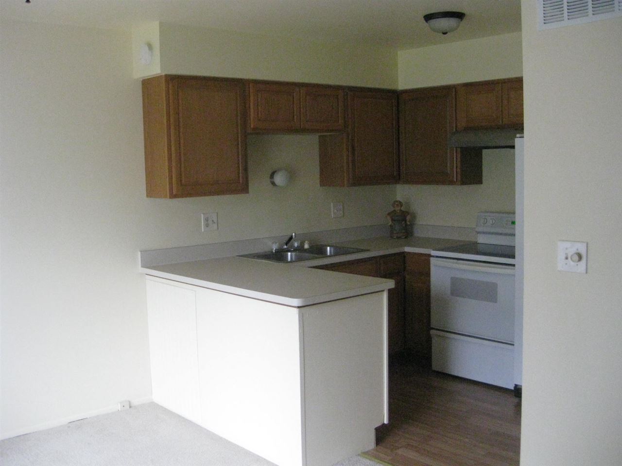 24690 Chalkfarms Warren, MI 48091 - Photo 3 of 30 31269677-2.JPG