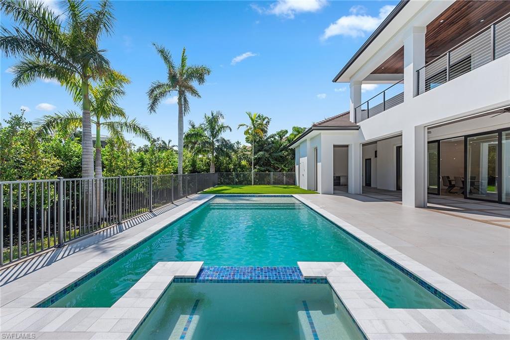 3280 Crayton Road Naples, FL 34103 - Photo 32 of 37