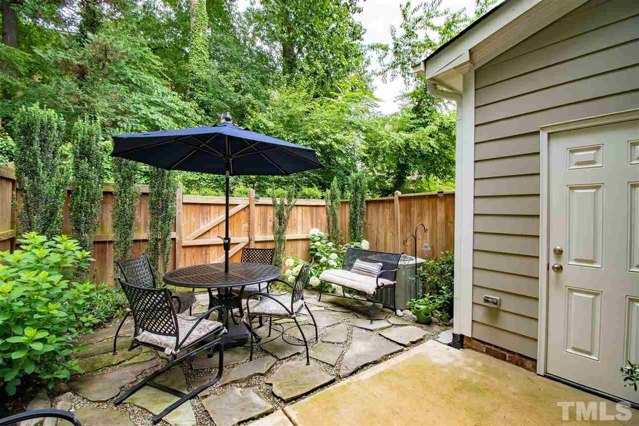 538 Ledbetter Court Raleigh, NC 27608 - Photo 4 of 30