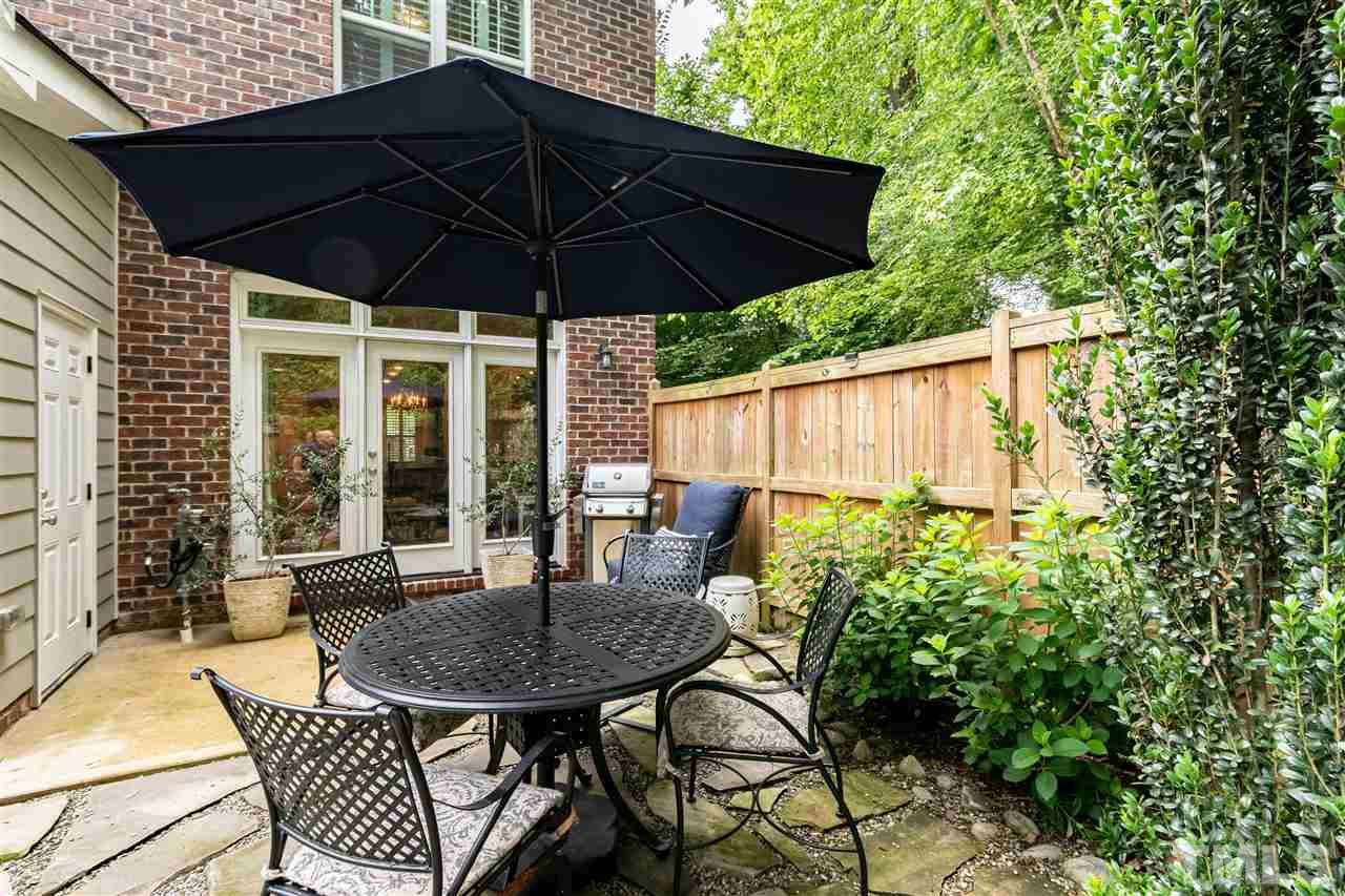 538 Ledbetter Court Raleigh, NC 27608 - Photo 5 of 30