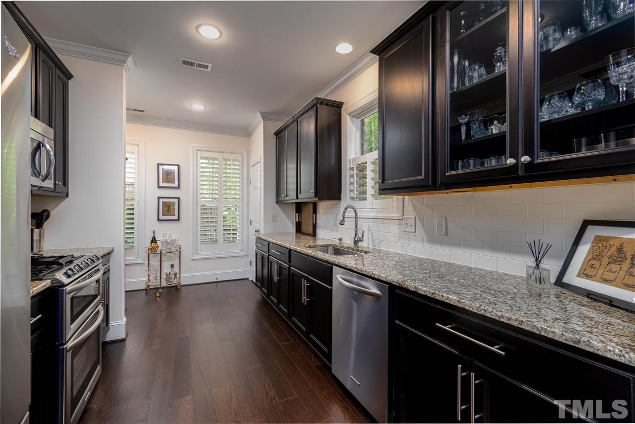 538 Ledbetter Court Raleigh, NC 27608 - Photo 8 of 30
