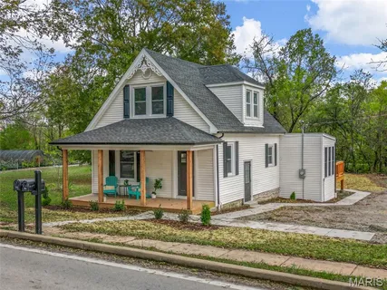 $375,000 | 2934 South Highway 94, Defiance, MO 63341