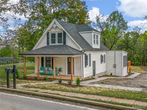 $375,000 | 2934 South Highway 94, Defiance, MO 63341