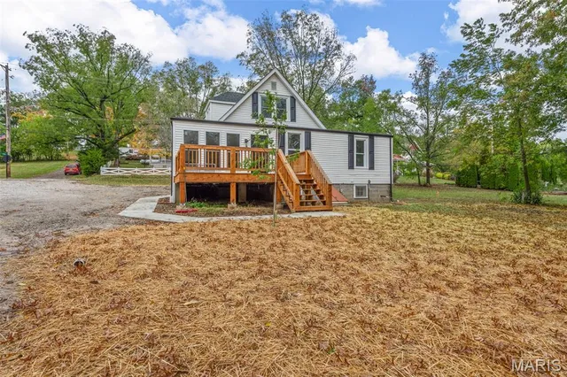 $385,000 | 2934 South Highway 94, Defiance, MO 63341