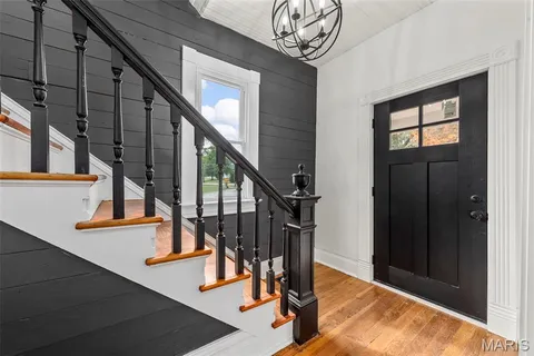 $385,000 | 2934 South Highway 94, Defiance, MO 63341