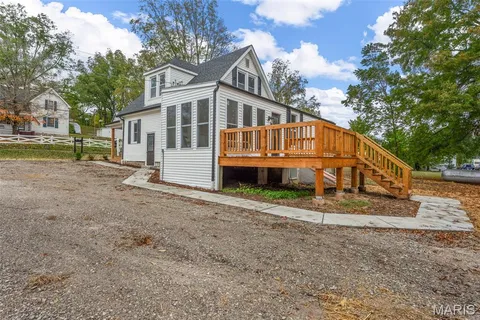 $375,000 | 2934 South Highway 94, Defiance, MO 63341
