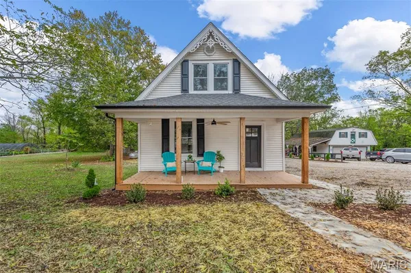 $375,000 | 2934 South Highway 94, Defiance, MO 63341