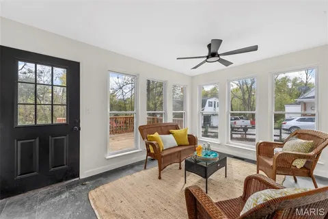 $385,000 | 2934 South Highway 94, Defiance, MO 63341