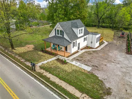 $375,000 | 2934 South Highway 94, Defiance, MO 63341