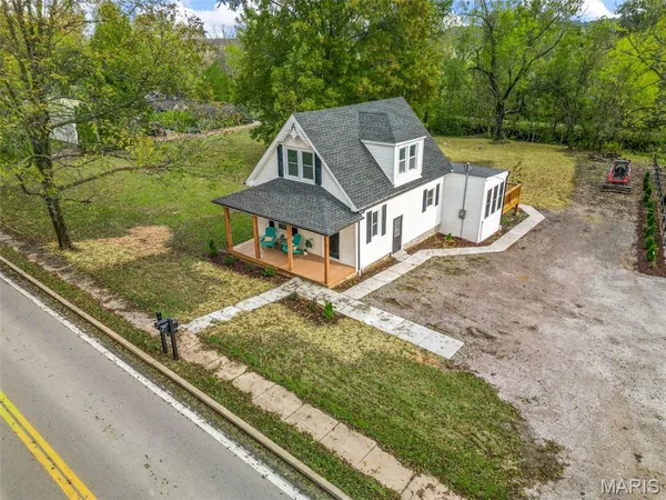 $375,000 | 2934 South Highway 94, Defiance, MO 63341