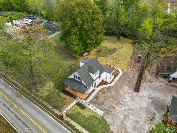 $375,000 | 2934 South Highway 94, Defiance, MO 63341