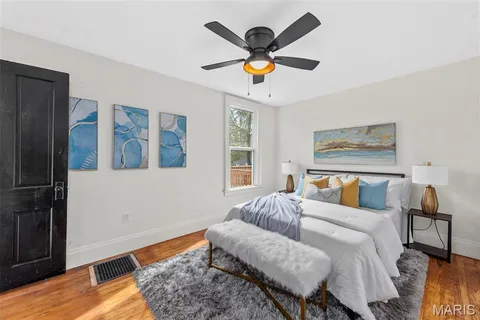 $385,000 | 2934 South Highway 94, Defiance, MO 63341