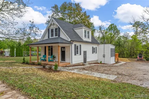 $375,000 | 2934 South Highway 94, Defiance, MO 63341