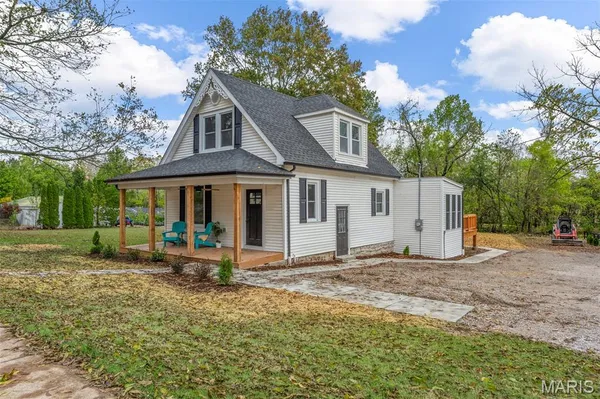 $375,000 | 2934 South Highway 94, Defiance, MO 63341