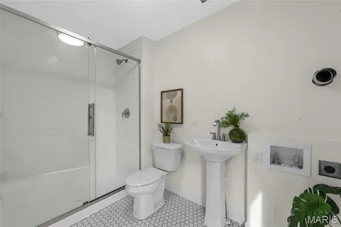 $385,000 | 2934 South Highway 94, Defiance, MO 63341