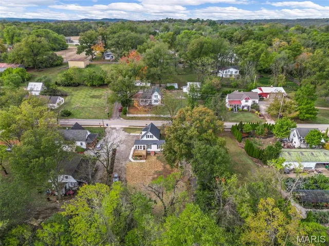 $400,000 | 2934 South Highway 94, Defiance, MO 63341