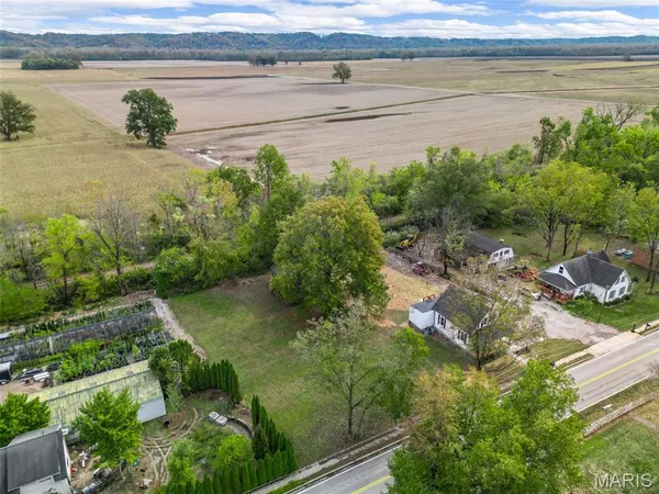 $375,000 | 2934 South Highway 94, Defiance, MO 63341