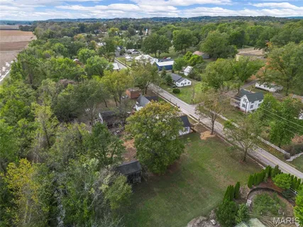 $375,000 | 2934 South Highway 94, Defiance, MO 63341