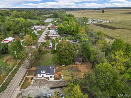 $375,000 | 2934 South Highway 94, Defiance, MO 63341