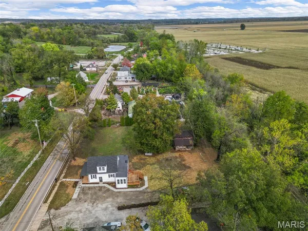 $375,000 | 2934 South Highway 94, Defiance, MO 63341