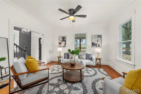 $375,000 | 2934 South Highway 94, Defiance, MO 63341