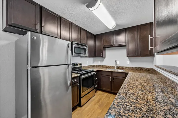 $1,330 | 4101 East NASA Parkway, Unit 352, Seabrook, TX 77586