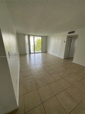 $1,850 | 486 Northwest 165th Street, Unit B501, Miami, FL 33169