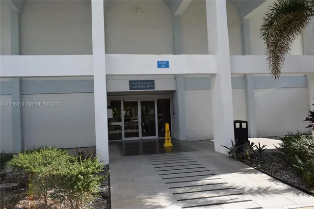 $1,850 | 486 Northwest 165th Street, Unit B501, Miami, FL 33169