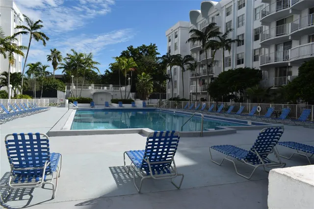 $1,850 | 486 Northwest 165th Street, Unit B501, Miami, FL 33169