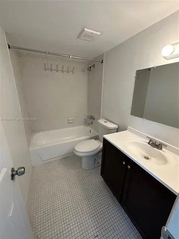 $1,850 | 486 Northwest 165th Street, Unit B501, Miami, FL 33169