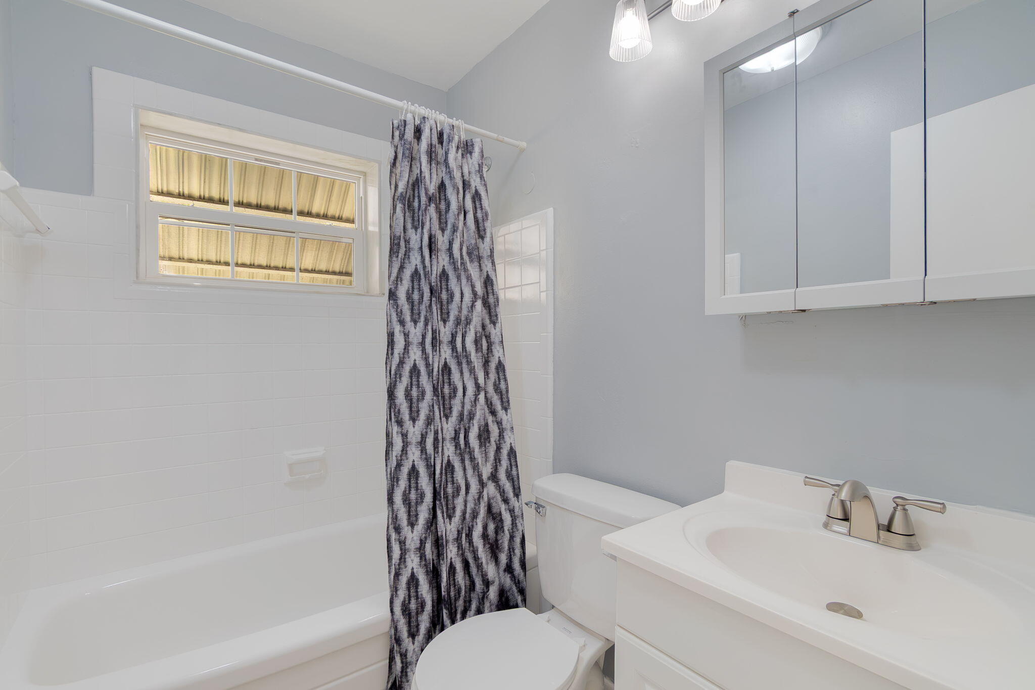 5519 Southeast Normandy Avenue Stuart, FL 34997 - Photo 15 of 38 a bathroom with a sink toilet and bathtub