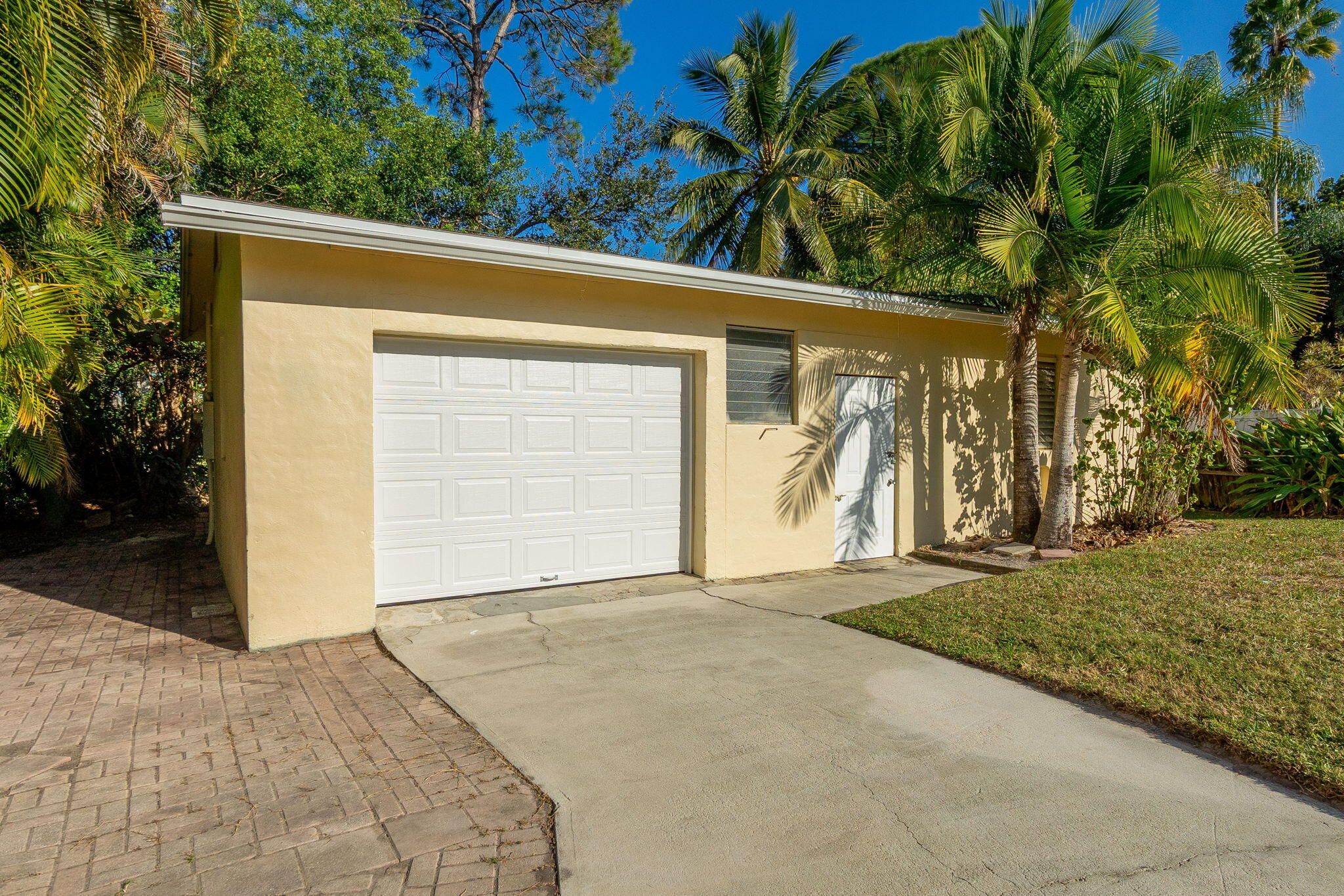 5519 Southeast Normandy Avenue Stuart, FL 34997 - Photo 33 of 38 a view of a garage